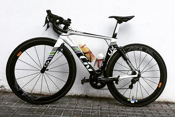 Profile shot of the Liv Envie 